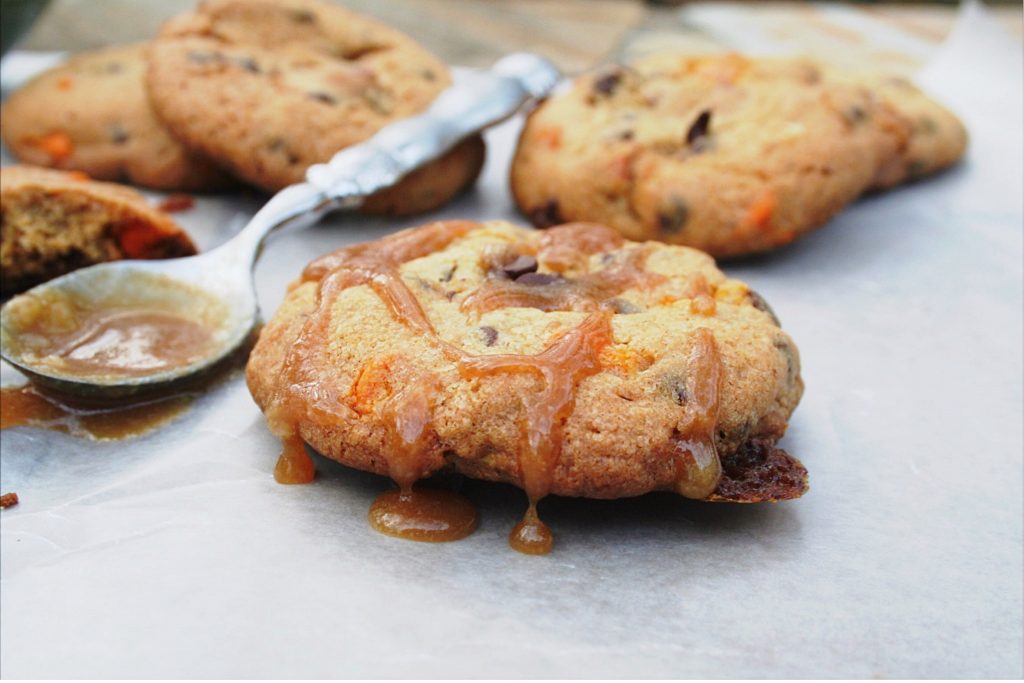 Christmas Spiced Pudding Cookies - Soft, pudding cookies full of chocolate chips and festive Christmas spice!