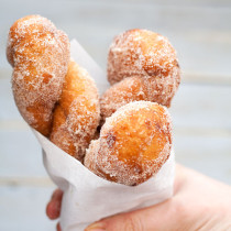 Nutella Stuffed Shakoy {Twisted Donuts} - Fluffy twisted donuts, crispy on the outside and stuffed full of Nutella. Really delicious and so quick and easy to make (only one 15 minute rise needed), these Filipino fried treats will not disappoint!
