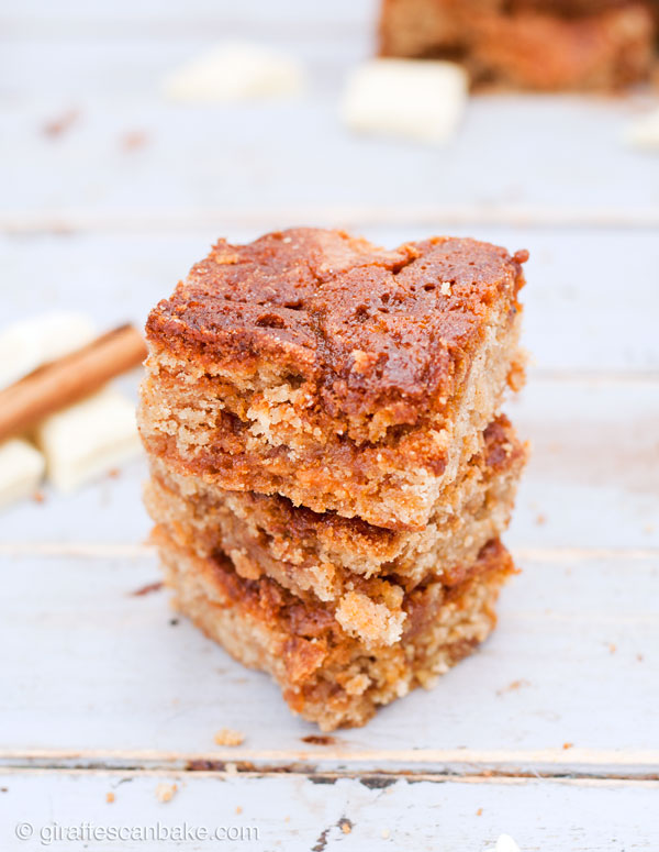 Snickerdoodle Salted Caramel Blondies - These Snickerdoodle Salted Caramel Blondies are the perfect indulgent fall dessert. Delicious, cinnamon packed fudgy blondies, studded with white chocolate chunks and layers of gooey, salted caramel. Top with even more salted caramel for a really decadent dessert! 