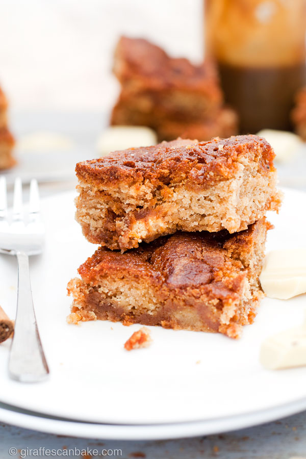 Snickerdoodle Salted Caramel Blondies - These Snickerdoodle Salted Caramel Blondies are the perfect indulgent fall dessert. Delicious, cinnamon packed fudgy blondies, studded with white chocolate chunks and layers of gooey, salted caramel. Top with even more salted caramel for a really decadent dessert! 